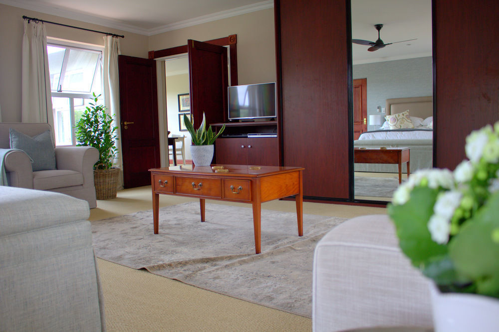 Wild Olive Executive Suite ヨハネスブルグ エクステリア 写真